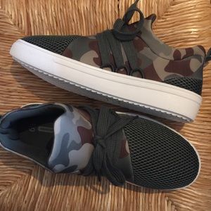 NWOT Time and Tru memory foam sneakers